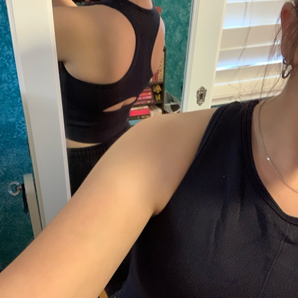 Women's Black Sleeveless Athletic Top